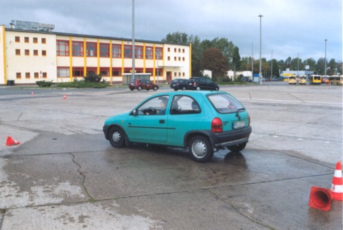 Zunächst übten wir die plötzliche Vollbremsung bei 30 und dann bei 60 km/h