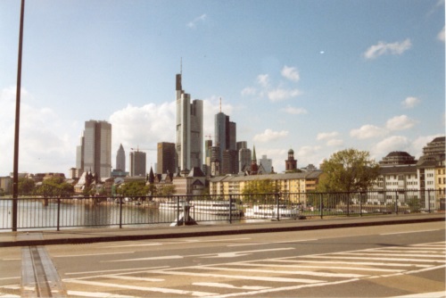 Anschließend haben wir gleich einen Stadtrundgang gemacht und zum Beispiel den Römer besichtigt