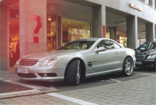 Uns Jungs hat es erfreut, dass dort sehr viele Autos der Oberklasse rumfuhren, so wie dieser Mercedes SL 55 AMG