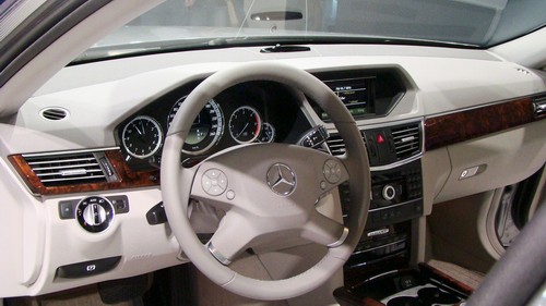 Mercedes-Benz E-Klasse - Innenraum mit Amaturenbrett