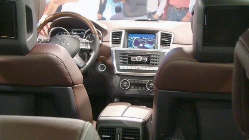 Mercedes-Benz M-Klasse - Innenraum mit Amaturenbrett