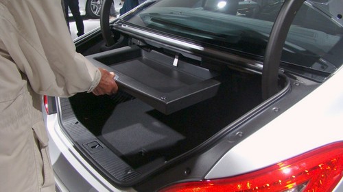 Mercedes-Benz CLS-Klasse - Kofferraum mit Tablett/Hutablage 