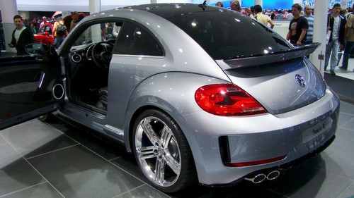 VW Beetle R Concept - Heckansicht mit riesigen 20" Felgen