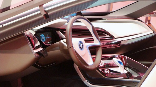 BMW i8 - Interieur mit Amaturenbrett