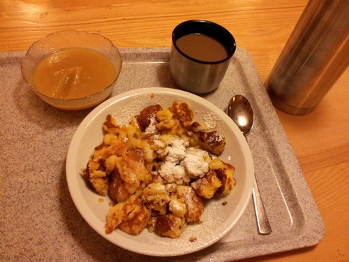 Mein leckeres Mittagessen: Kaiserschmarn mit Apfelmus und einem Kaffee