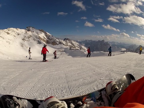 Piste Nummer 1, links oben die Zugspitze