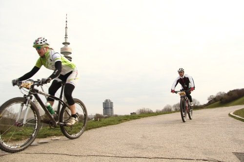 MTB CityBike Marathon München: Evi und Alex auf den letzten Metern vor dem Ziel