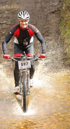 4. AUTO BROSCH Bike Marathon Kempten: Alex bei der Bachdurchquerung