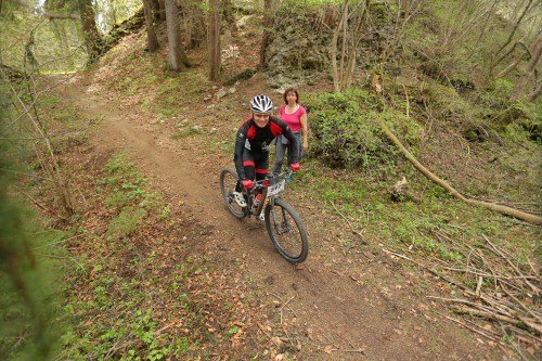 4. AUTO BROSCH Bike Marathon Kempten: Alex flaxt mit dem Fotografen