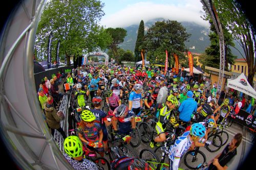 Rocky Mountain BIKE Marathon in Riva del Garda: Teilnehmer des ersten Startblocks