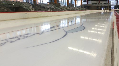 In Inzell gibt es das drittschnellste Eis der Welt! Es glänzt sogar!