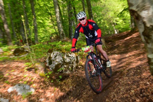 Rocky Mountain BIKE Marathon Riva del Garda 2016 - km 23,4: die erste steile Abfahrt im Wald nach San Giovanni