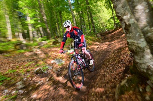 Rocky Mountain BIKE Marathon Riva del Garda 2016 - km 23,4: die erste steile Abfahrt im Wald nach San Giovanni