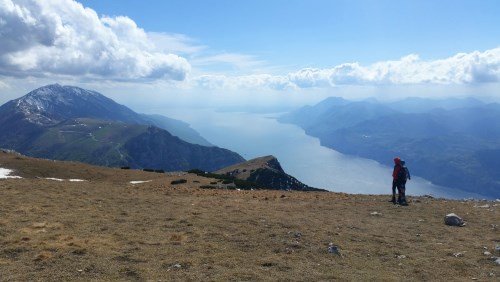 Blick vom Monte Altissimo Richtung südlichen Gardasee