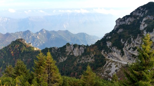 Auf der Abfahrt des Tremalzo-Pass' konnte man wieder den Gardasee erspähen