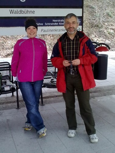 Meine Schwester und mein Vater auf dem S-Bahnhof