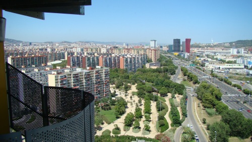 Ich war im 17. Stock, hoch über Barcelona. Zu sehen gab es jedoch nur herunter gekommene Wohngebiete. 