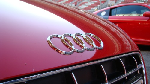 Preisfrage: Wie viele Audi-Modelle tragen die vier Ringe auf der Motorhaube statt im Kühlergrill?