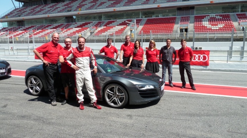 Gruppenfoto zum Schluss: Harald, Mechaniker 1, Marco Werner, Mechaniker 2, Mechaniker 3, Anita, Gabrielle, João (Teilnehmer) und Ian (v.l.)