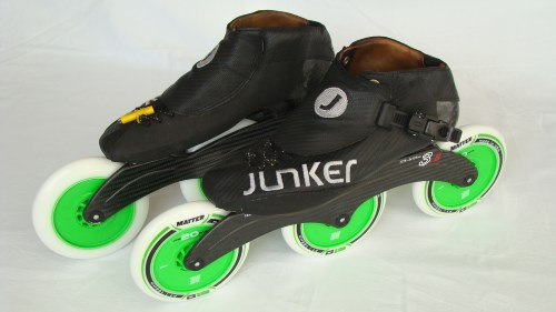 Junker-Speedskates mit EO 3.8 Karbonschine und Matter One20Five G13 TR3 F1 Rollen | Gesamtgewicht: 2275 g*