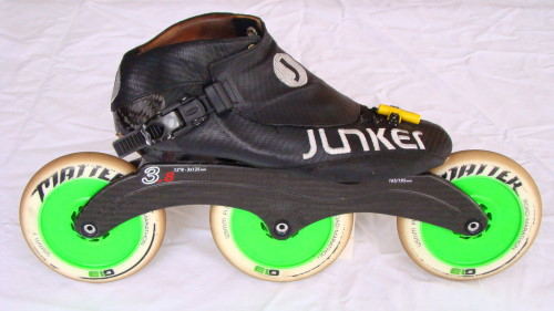 Junker-Speedskates mit EO 3.8 Karbonschiene und Matter One20Five G13 TR3 F1/86 A 125 mm Thin Profile Rollen | Gesamtgewicht: 2272 g (2 x 1136 g)*