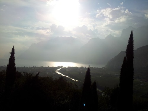 Interessante Stimmung am späten Nachmittag am Gardasee