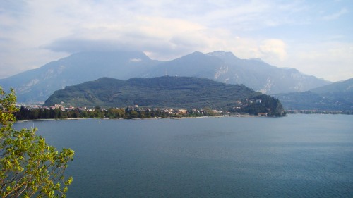 Der Monte Brione - als ob er sich aufbäumt