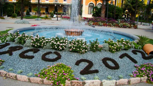 Der Brunnen im Zentrum von Arco