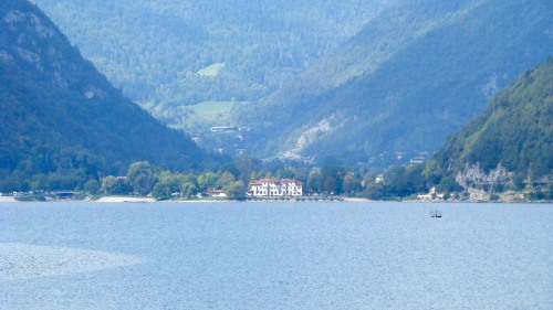 Das Haus am gegenüberliegenden Ufer