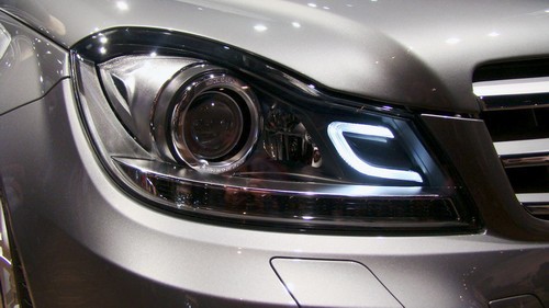 Mercedes-Benz C-Klasse Facelift - Frontscheinwerfer mit LED-Standlicht in C-Form