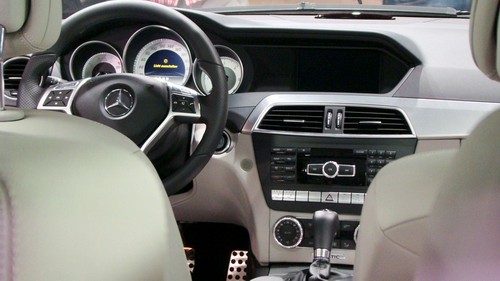 Mercedes-Benz C-Klasse Facelift - Innenraum mit Amaturenbrett