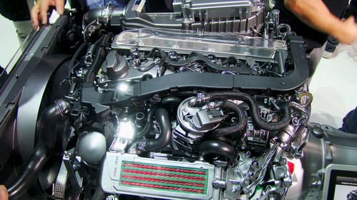 4-Zylinder-Dieselmotor mit Start-Stopp-Funktion - eingesetzt im Mercedes-Benz C 220 CDI BlueEFFICIENCY