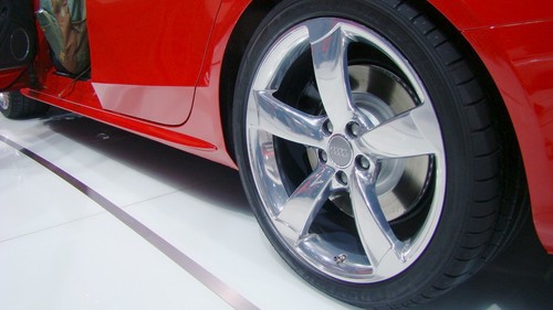 Audi S4 mit glanz-polierten Felgen