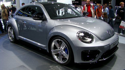 VW Beetle R Concept - Frontansicht mit riesigen 20" Felgen