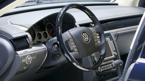 VW Phaeton Exclusive Concept - Innenraum mit Amaturenbrett