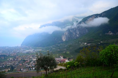 Rocky Mountain BIKE Marathon in Riva del Garda: Dicke Wolken hängen in den Bergen