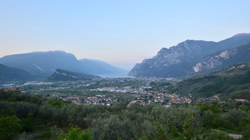 Rocky Mountain BIKE Marathon Riva del Garda 2016 - morgens um 6:19 Uhr lugte die Sonne langsam über die Berggipfel