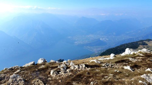Monte Altissimo - Blick vom Gipfel auf Riva del Garda, den Monte Brione, Torbole sowie das Ledro-Tal