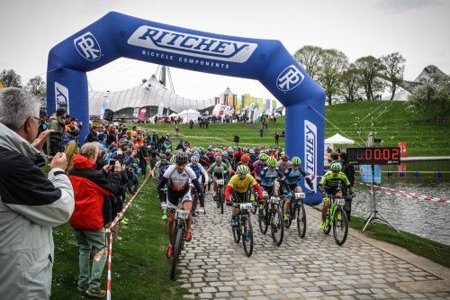 XCO Rennen München Sattelfest 2017 - kurz nach dem Start