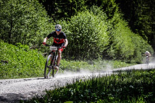 1. MTB Festival Achensee Achenkirch - Alex zieht eine Staubwolke hinter sich her