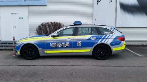 Erlkönig - Wie gut, dass der POLIZEI-Schriftzug abgeklebt ist, sonst würde man gleich wissen, dass dieses Auto ein Polizei-Auto ist