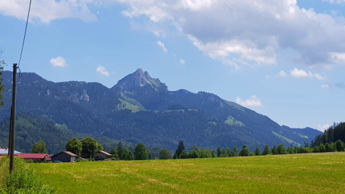 Schon aus der Ferne ist der markante Wendelstein zu sehen (Foto gezoomt)