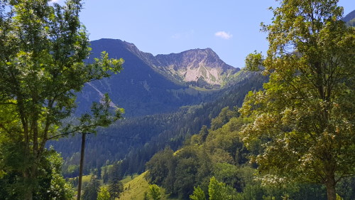 Die Aiplspitze - hatte ich ursprünglich mit der Rotwand verwechselt (Foto gezoomt)