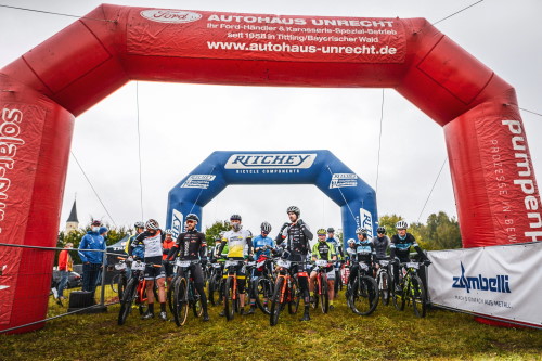 Woidman MTB-Marathon in Thurmansbang - kurz vor dem Start der Mittel-Strecke