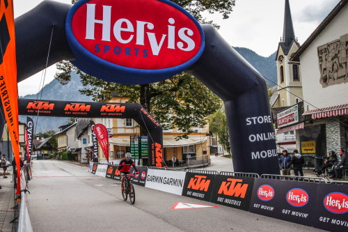 Herbstmarathon Bad Goisern - im Ziel: Alex freut sich