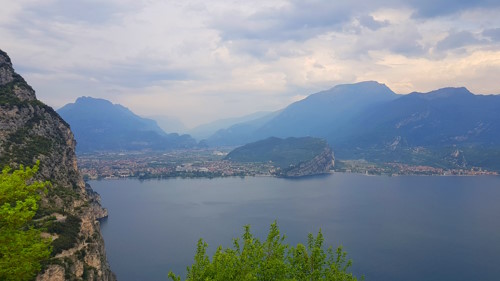 Blick von Pregasina Richtung Riva, Monte Brione und Torbole