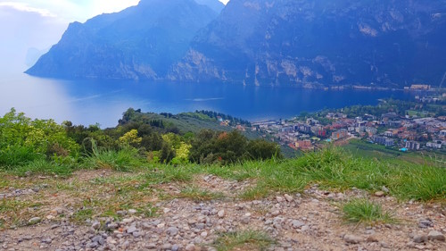 Blick vom Monte Brione Richtung Gardasee