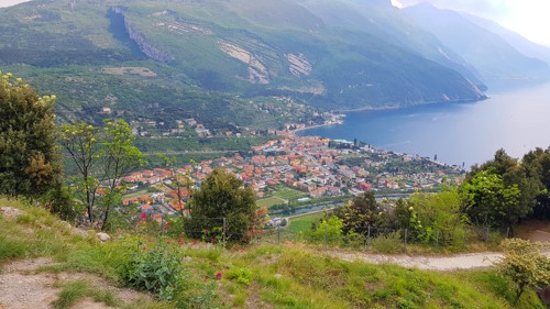 Blick vom Monte Brione hinunter nach Torbole