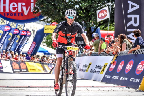 Salzkammergut Trophy in Bad Goisern - Alex freut sich, ins Ziel zu kommen