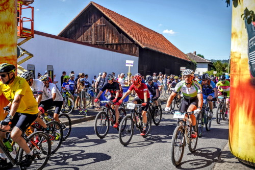 23. Franken Bike Marathon in Trieb - Alex ist hoch konzentriert kurz nach dem Startsignal